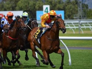 Ce Ce Closes With a Rush to Win Apple Blossom at Oaklawn Park