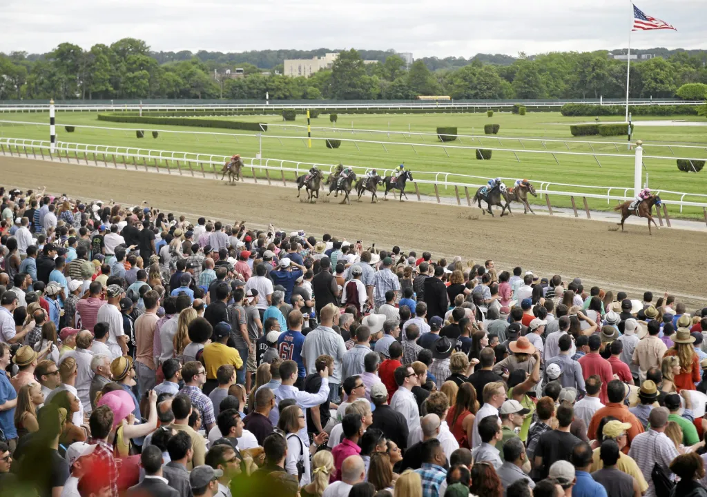 a lot of people in the belmont stakes